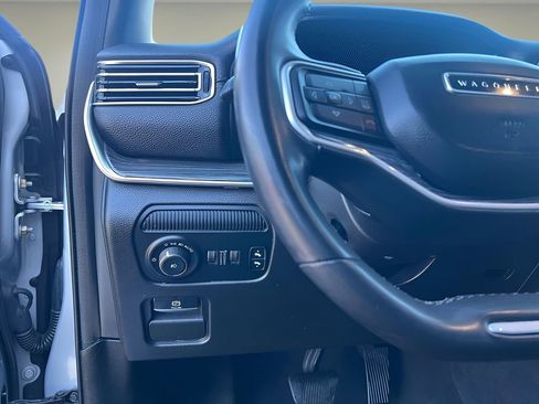 Used 2022 Jeep Wagoneer Series III image 14