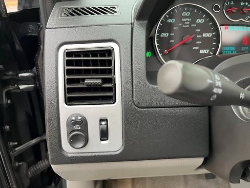 Used 2009 Chevrolet Equinox LT w/ LT Preferred Equipment Group image 11