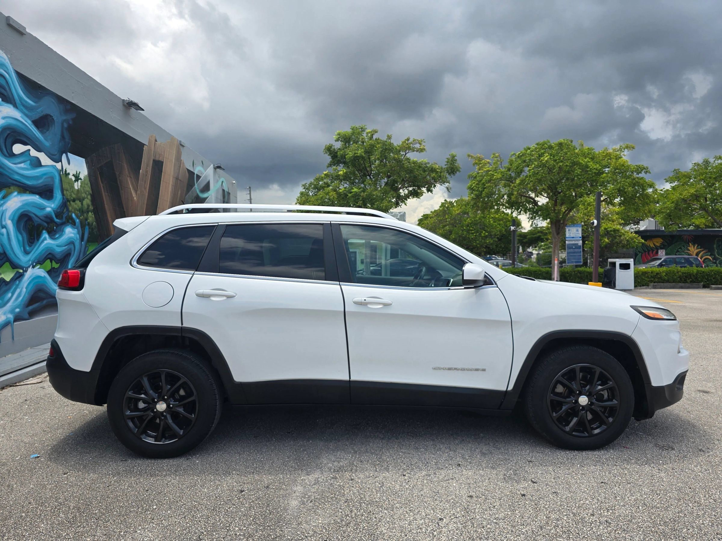Used 2014 Jeep Cherokee Latitude w/ Comfort/Convenience Group FWD image 6