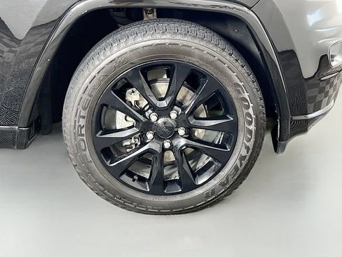 Used 2019 Jeep Grand Cherokee Altitude AWD/4WD image 39
