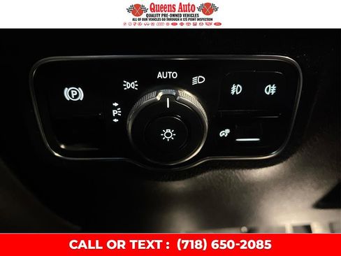 Used 2020 Mercedes-Benz GLB 250 4MATIC w/ Premium Package image 21