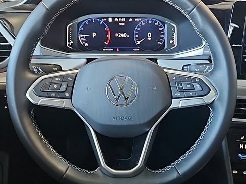 Used 2025 Volkswagen Taos SEL image 35
