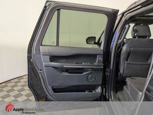 Used 2018 Ford Expedition Max XLT w/ Equipment Group 202A AWD/4WD image 30