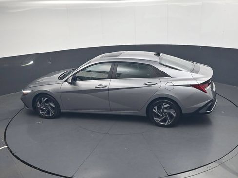 Used 2025 Hyundai Elantra Limited FWD image 24