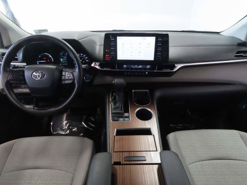 Used 2023 Toyota Sienna LE FWD image 14