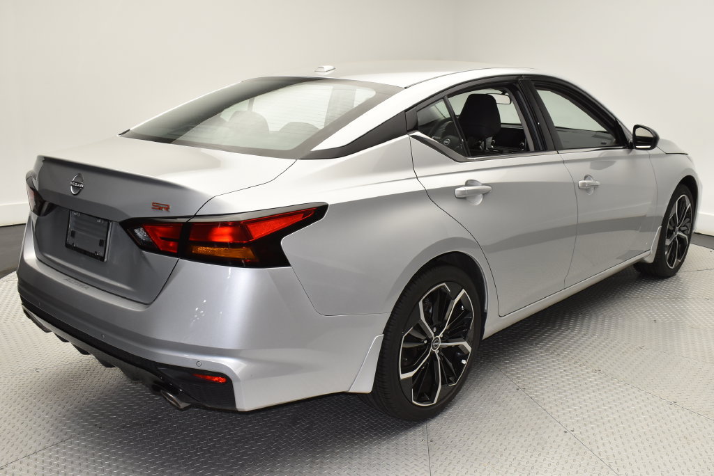 Used 2025 Nissan Altima 2.5 SR FWD image 5