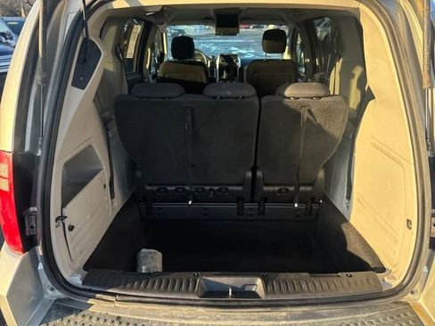 Used 2010 Dodge Grand Caravan SXT image 17