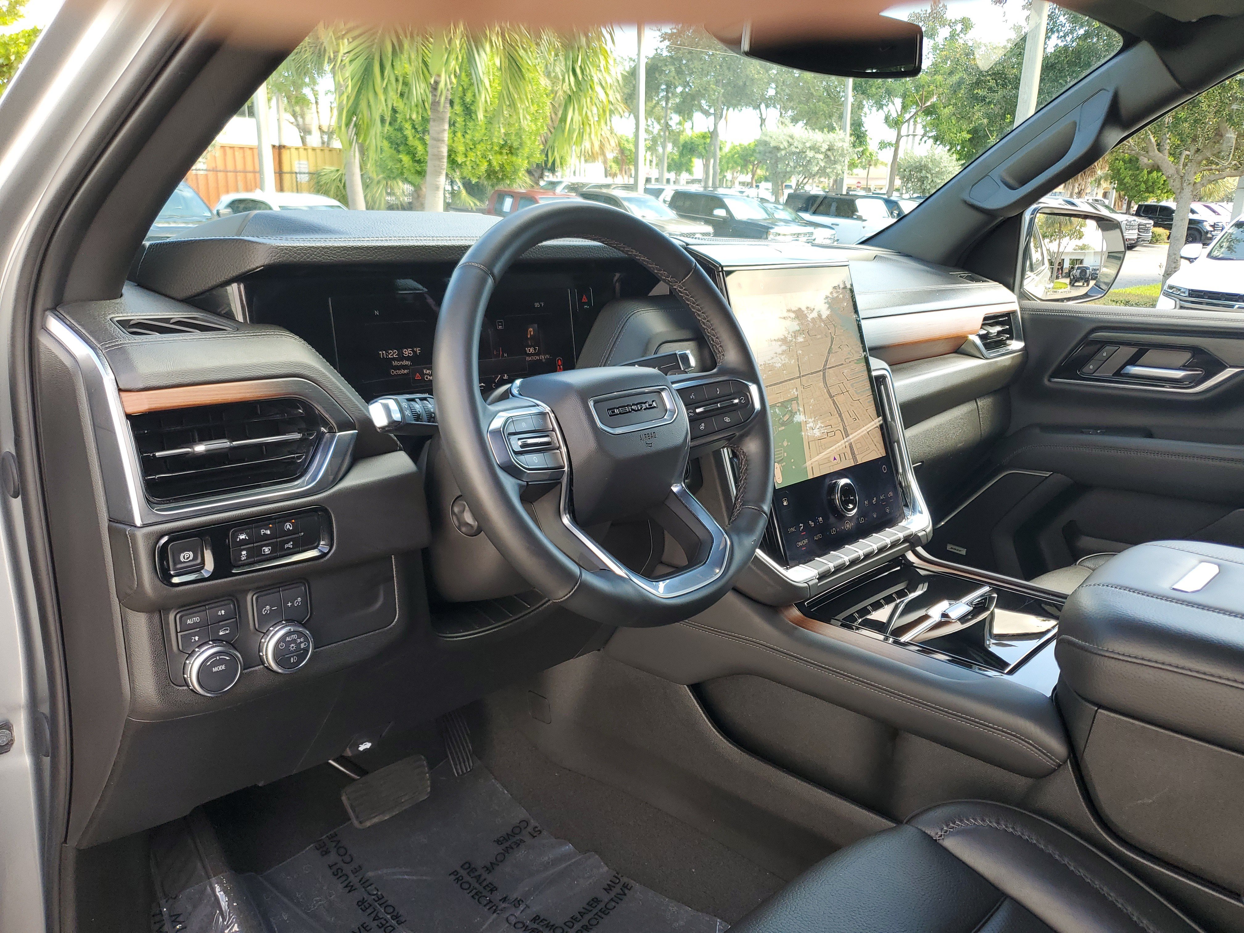 Used 2025 GMC Yukon XL Denali AWD/4WD image 24