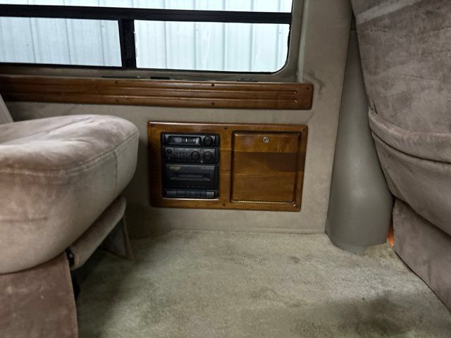 Used 1998 Chevrolet Express 1500 RWD image 17