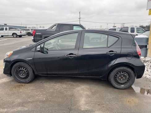 Used 2016 Toyota Prius C Two image 3