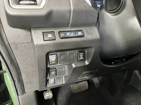 Used 2024 Nissan Frontier SL w/ Technology Package image 19