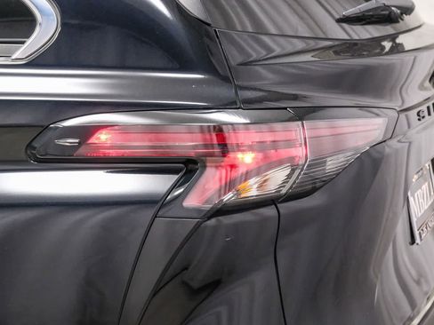 Used 2023 Toyota Sienna XLE FWD image 7