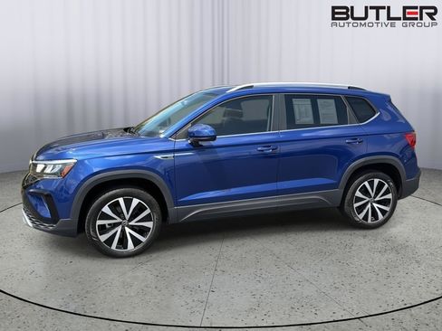 Used 2022 Volkswagen Taos SE FWD image 3