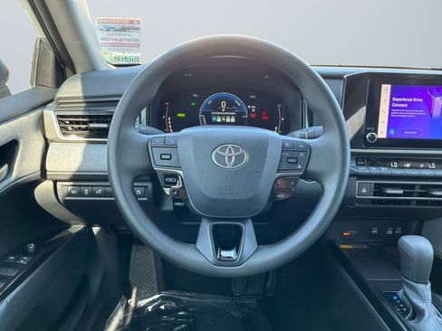 Used 2025 Toyota Camry LE w/ Convenience Package FWD image 11