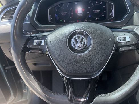 Used 2020 Volkswagen Tiguan SEL FWD image 17