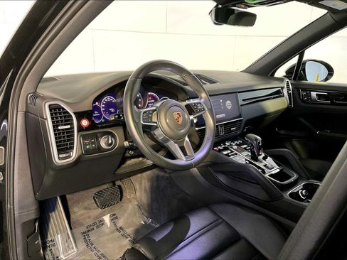 Certified 2023 Porsche Cayenne AWD/4WD image 4