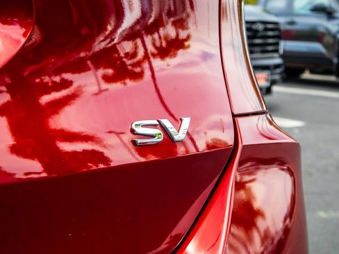 Used 2018 Nissan Rogue SV w/ Premium Package FWD image 14