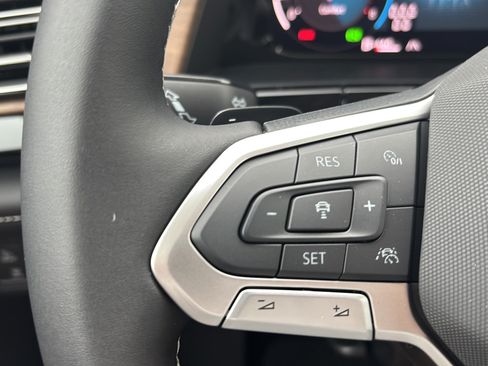 New 2026 Volkswagen Atlas SE FWD image 23