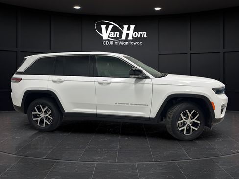 Used 2025 Jeep Grand Cherokee Limited w/ Luxury Tech Group II AWD/4WD image 8