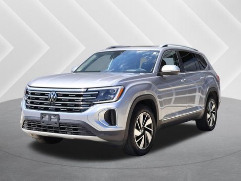 Used 2024 Volkswagen Atlas SEL AWD/4WD image 1