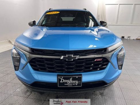 Used 2025 Chevrolet Trax RS w/ Driver Confidence Package image 2