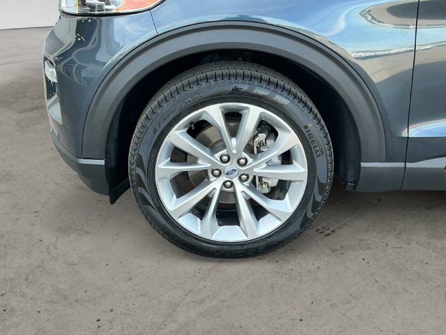 Certified 2023 Ford Explorer Platinum w/ Technology Package AWD/4WD image 9