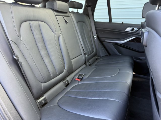 Used 2021 BMW X5 xDrive40i w/ Executive Package 2 AWD/4WD image 28