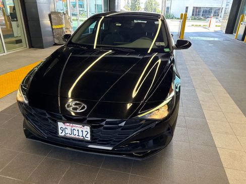 Used 2022 Hyundai Elantra SEL w/ Cargo Package FWD image 3