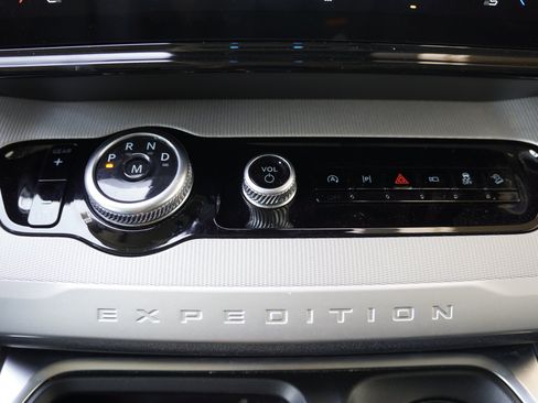 Used 2025 Ford Expedition Max Active AWD/4WD image 30