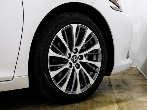 Used 2019 Lexus ES 350 w/ Premium Package image 52