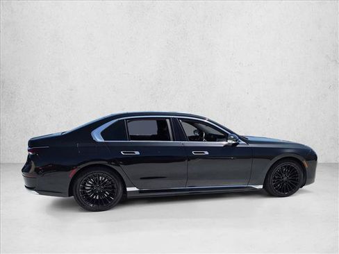 Used 2023 BMW i7 xDrive60 AWD/4WD image 4