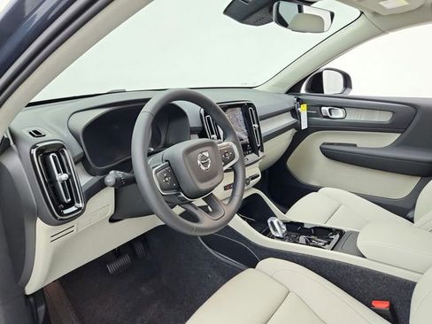 New 2026 Volvo XC40 B5 Ultra w/ Climate Package image 28