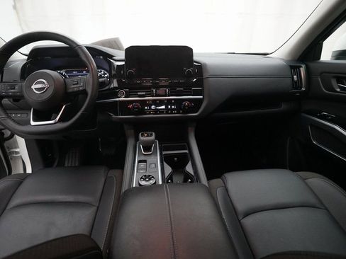 Certified 2024 Nissan Pathfinder SL image 5