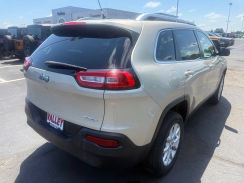 Used 2014 Jeep Cherokee Latitude w/ Comfort/Convenience Group AWD/4WD image 3