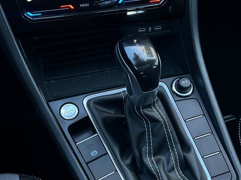 Certified 2025 Volkswagen Jetta SE image 20