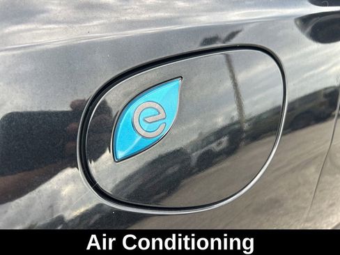 Used 2022 Chrysler Pacifica Touring-L FWD image 19