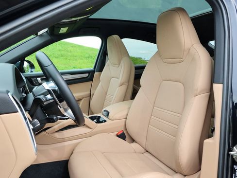 Certified 2023 Porsche Cayenne Platinum Edition AWD/4WD image 5