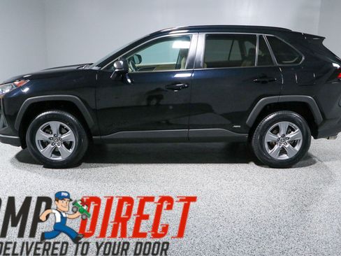 Used 2022 Toyota RAV4 LE AWD/4WD image 10