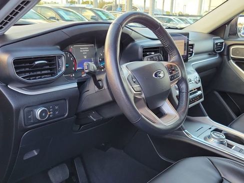 Used 2022 Ford Explorer XLT w/ Equipment Group 202A image 10