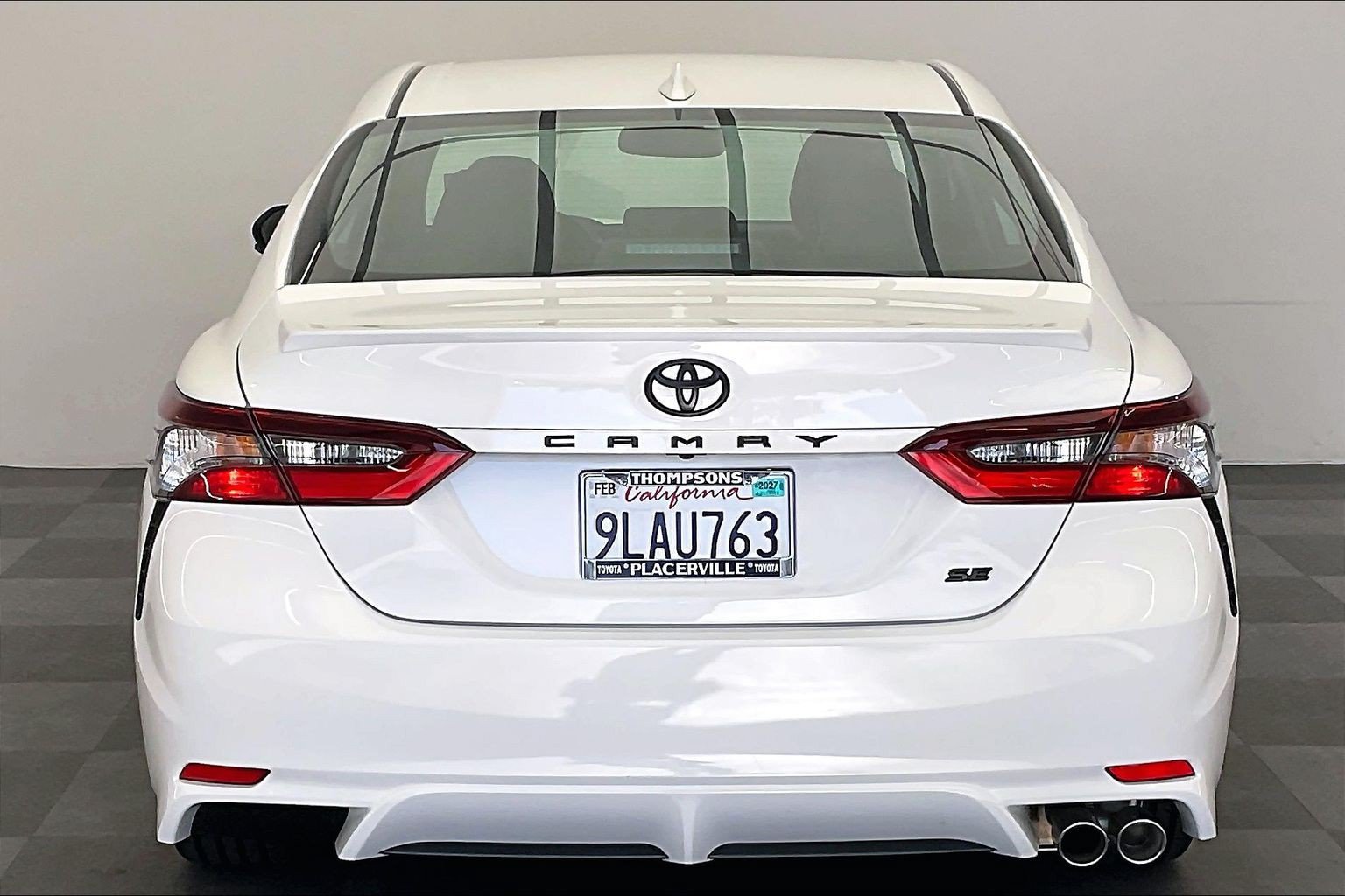 Used 2024 Toyota Camry SE w/ Convenience Package FWD image 3