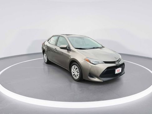 Used 2017 Toyota Corolla LE image 2
