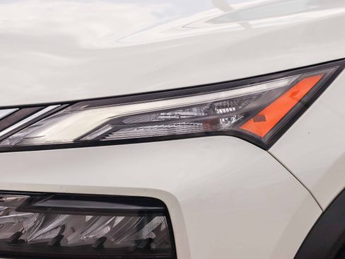 Used 2023 Nissan Rogue S AWD/4WD image 10