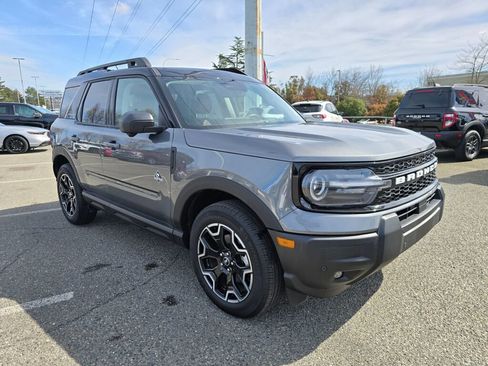 Certified 2025 Ford Bronco Sport Outer Banks w/ Outer Banks Tech Package+ AWD/4WD image 3