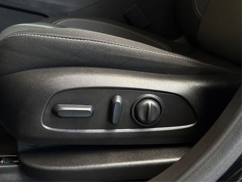 Used 2024 Chevrolet Blazer LT FWD image 31