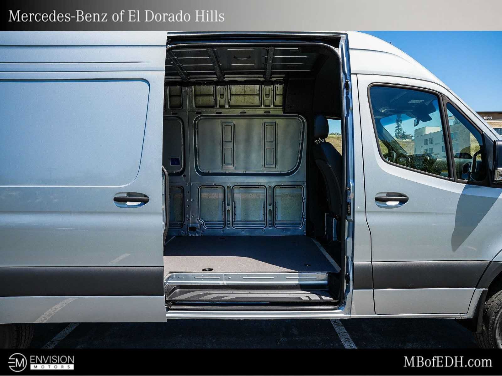 New 2025 Mercedes-Benz Sprinter 2500 image 18