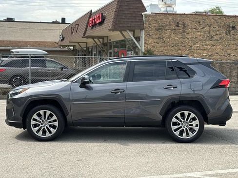 Used 2022 Toyota RAV4 XLE Premium AWD/4WD image 8