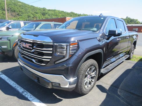 Used 2022 GMC Sierra 1500 SLT w/ SLT Convenience Package image 3