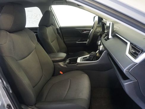 Used 2025 Toyota RAV4 XLE AWD/4WD image 20