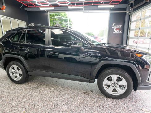 Used 2020 Toyota RAV4 XLE w/ Convenience Package AWD/4WD image 5