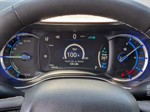 Used 2022 Chrysler Pacifica Limited w/ S Appearance Package image 11